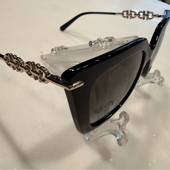 Salvatore Ferragamo SF1041S-001 Sunglasses 51mm 100% Authentic main image 6